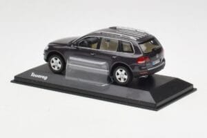 Volkswagen Touareg Gris Minichamps 1:43 TOUAREG001 Métal Moulé — image 3 sur 4