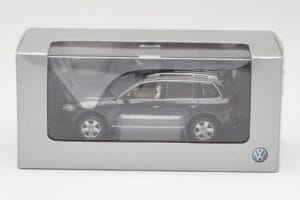 Volkswagen Touareg Gris Minichamps 1:43 TOUAREG001 Métal Moulé — image 4 sur 4