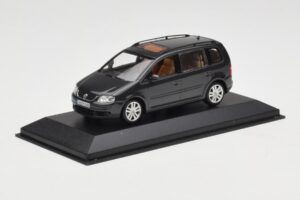 Volkswagen Touran 1T Vert Foncé Minichamps 1:43 400052101 Métal Moulé — image 2 sur 4