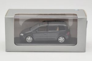Volkswagen Touran 1T Vert Foncé Minichamps 1:43 400052101 Métal Moulé — image 4 sur 4