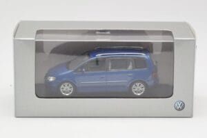 Volkswagen Touran Bleu Minichamps 1:43 TOURAN002 Métal Moulé — image 4 sur 4