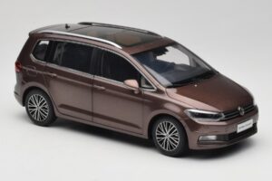 Volkswagen Touran 5T Marron Paudi Model 1:18 ZVE000003BRA Métal Moulé — image 6 sur 8