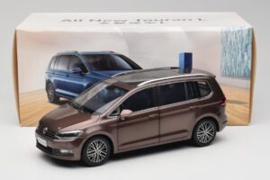 Volkswagen Touran 5T Marron Paudi Model 1:18 ZVE000003BRA Métal Moulé — image 8 sur 8