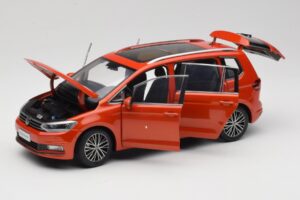 Volkswagen Touran 5T Orange Paudi Model 1:18 ZVE000003ORA Métal Moulé — image 2 sur 8