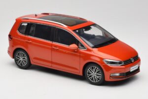 Volkswagen Touran 5T Orange Paudi Model 1:18 ZVE000003ORA Métal Moulé — image 6 sur 8