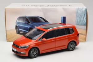 Volkswagen Touran 5T Orange Paudi Model 1:18 ZVE000003ORA Métal Moulé — image 8 sur 8