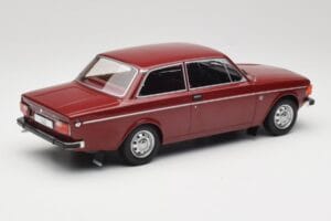 Volvo 142 Rouge Foncé MCG 1:18 MCG18443 Métal Moulé — image 2 sur 6