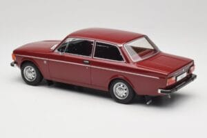 Volvo 142 Rouge Foncé MCG 1:18 MCG18443 Métal Moulé — image 5 sur 6