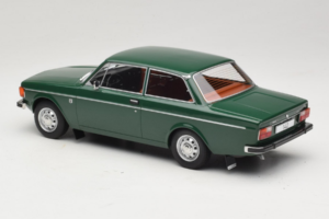 Volvo 142 Vert MCG 1:18 MCG18005 Métal Moulé — image 5 sur 6