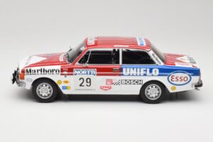 Volvo 142 #29 M. Alen / I. Kivimaki Rally 1000 Lakes 1973 MCG 1:18 MCG18528R Métal Moulé — image 3 sur 6