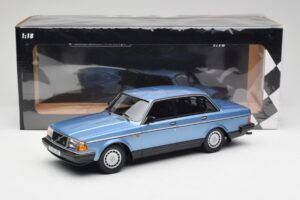 Volvo 240 GL Bleu Métallisé Minichamps 1:18 155171404 Métal Moulé — image 6 sur 6