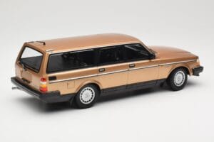 Volvo 240 GL Break Gold Metallic Minichamps 1:18 155171415 Métal Moulé — image 2 sur 6