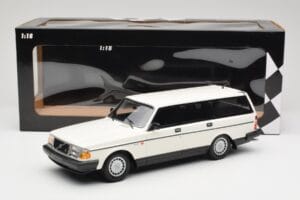 Volvo 240 GL Break Blanc Minichamps 1:18 155171412 Métal Moulé — image 6 sur 6