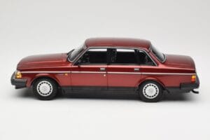 Volvo 240 GL Dark Red Metallic Minichamps 1:18 155171406 Métal Moulé — image 3 sur 6