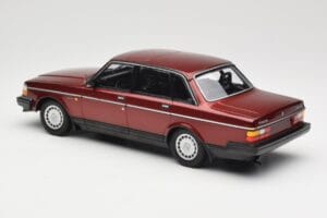 Volvo 240 GL Dark Red Metallic Minichamps 1:18 155171406 Métal Moulé — image 5 sur 6