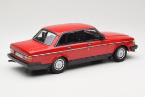 Volvo 240 GL Rouge Foncé Minichamps 1:18 166171401 Métal Moulé — image 2 sur 6