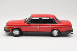 Volvo 240 GL Rouge Foncé Minichamps 1:18 166171401 Métal Moulé — image 3 sur 6