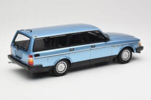 Volvo 240 GL Estate Blue Metallic Minichamps 1:18 155171414 Métal Moulé — image 2 sur 6