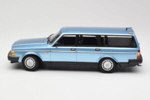 Volvo 240 GL Estate Blue Metallic Minichamps 1:18 155171414 Métal Moulé — image 3 sur 6