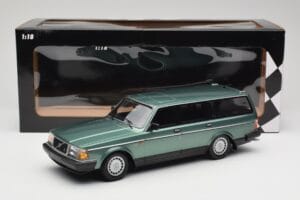 Volvo 240 GL Estate Green Metallic Minichamps 1:18 155171410 Métal Moulé — image 6 sur 6