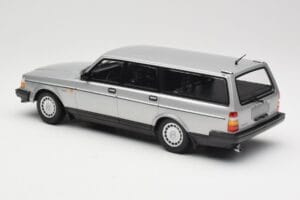 Volvo 240 GL Estate Argent Minichamps 1:18 155171416 Métal Moulé — image 5 sur 6