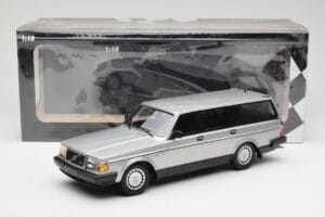 Volvo 240 GL Estate Argent Minichamps 1:18 155171416 Métal Moulé — image 6 sur 6