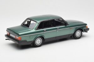 Volvo 240 GL Vert Métallisé Minichamps 1:18 155171400 Métal Moulé — image 2 sur 6