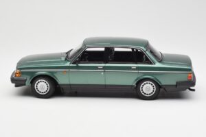 Volvo 240 GL Vert Métallisé Minichamps 1:18 155171400 Métal Moulé — image 3 sur 6