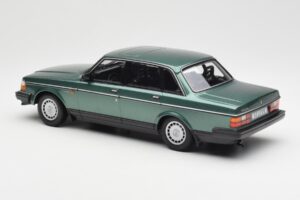 Volvo 240 GL Vert Métallisé Minichamps 1:18 155171400 Métal Moulé — image 5 sur 6
