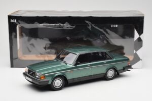 Volvo 240 GL Vert Métallisé Minichamps 1:18 155171400 Métal Moulé — image 6 sur 6
