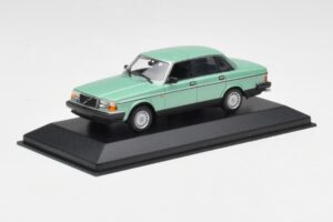 Volvo 240 GL Vert Métallisé Minichamps 1:43 400171402 Métal Moulé — image 2 sur 4