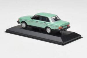 Volvo 240 GL Vert Métallisé Minichamps 1:43 400171402 Métal Moulé — image 3 sur 4