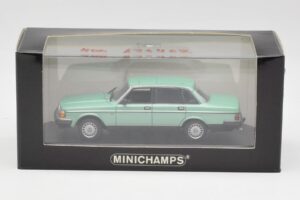 Volvo 240 GL Vert Métallisé Minichamps 1:43 400171402 Métal Moulé — image 4 sur 4