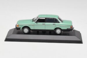 Volvo 240 GL Vert Métallisé Minichamps 1:43 400171402 Métal Moulé