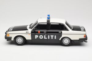 Volvo 240 GL Politi Norway Noir Minichamps 1:18 155171496 Métal Moulé — image 3 sur 6