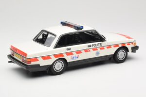 Volvo 240 GL Politie Netherlands Minichamps 1:18 155171498 Métal Moulé — image 2 sur 6