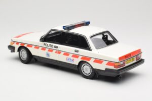 Volvo 240 GL Politie Netherlands Minichamps 1:18 155171498 Métal Moulé — image 5 sur 6