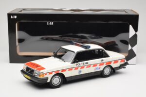 Volvo 240 GL Politie Netherlands Minichamps 1:18 155171498 Métal Moulé — image 6 sur 6