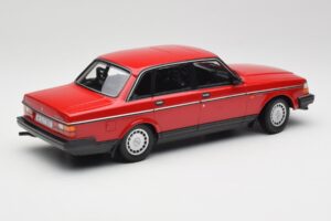 Volvo 240 GL Rouge Minichamps 1:18 155171401 Métal Moulé — image 2 sur 6