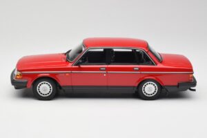Volvo 240 GL Rouge Minichamps 1:18 155171401 Métal Moulé — image 3 sur 6