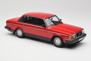 Volvo 240 GL Rouge Minichamps 1:18 155171401 Métal Moulé — image 4 sur 6