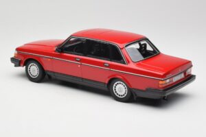 Volvo 240 GL Rouge Minichamps 1:18 155171401 Métal Moulé — image 5 sur 6