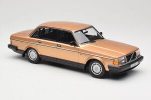 Volvo 240 GL Or Minichamps 1:18 155171405 Métal Moulé — image 4 sur 6