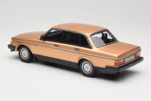 Volvo 240 GL Or Minichamps 1:18 155171405 Métal Moulé — image 5 sur 6