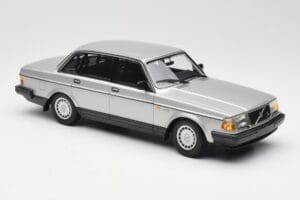 Volvo 240 GL Argent Minichamps 1:18 155171408 Métal Moulé — image 4 sur 6