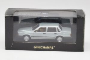Volvo 240 GL Argent Métallique Minichamps 1:43 940171402 Métal Moulé — image 4 sur 4