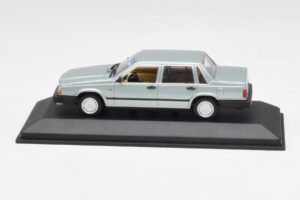 Volvo 240 GL Argent Métallique Minichamps 1:43 940171402 Métal Moulé