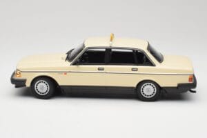Volvo 240 GL Taxi Minichamps 1:18 155171494 Métal Moulé — image 3 sur 6
