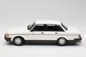 Volvo 240 GL Blanc Minichamps 1:18 155171402 Métal Moulé — image 3 sur 6