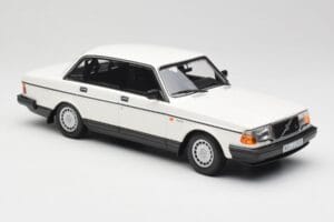 Volvo 240 GL Blanc Minichamps 1:18 155171402 Métal Moulé — image 4 sur 6